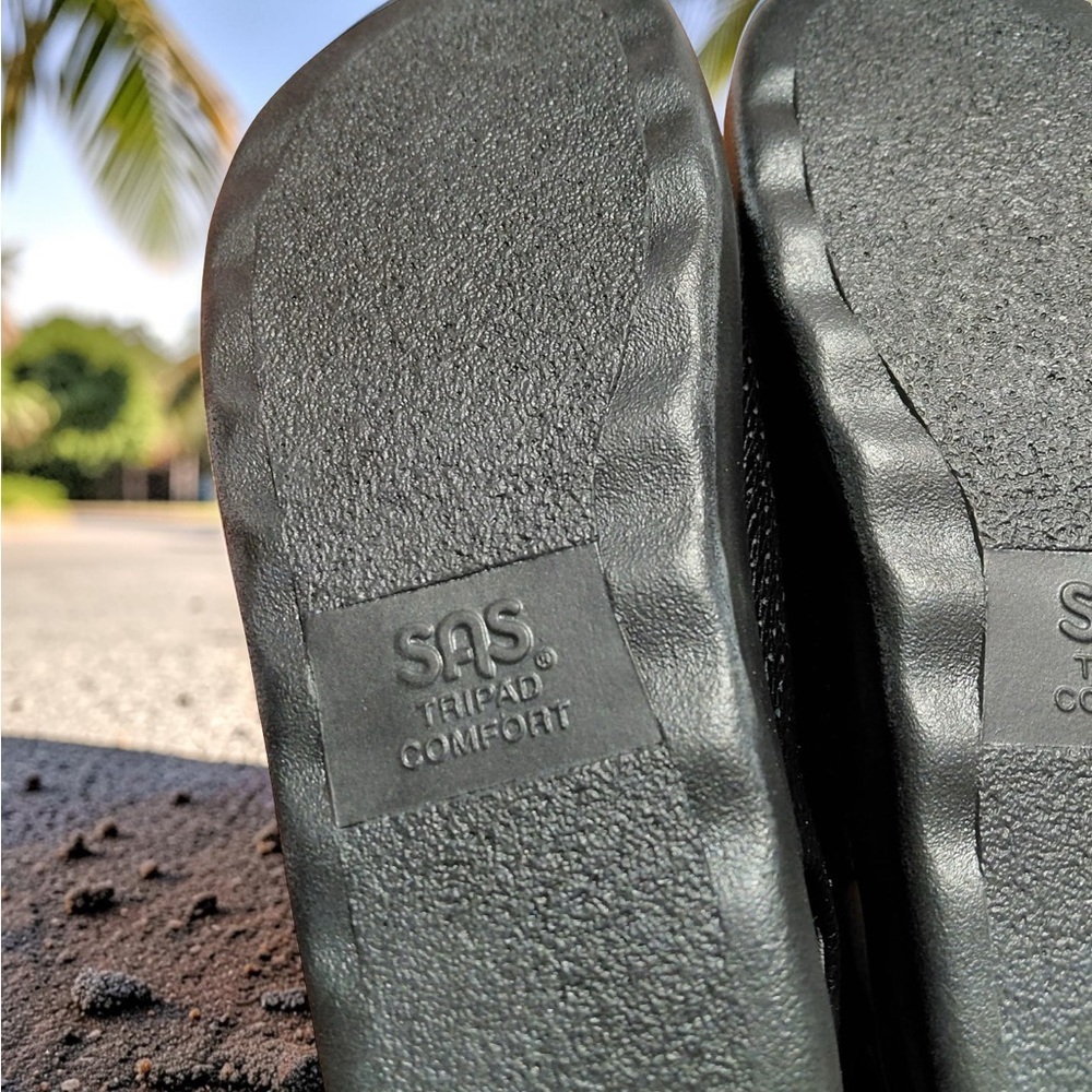 SAS Relaxed Black Sandals - Picture 5 of 6